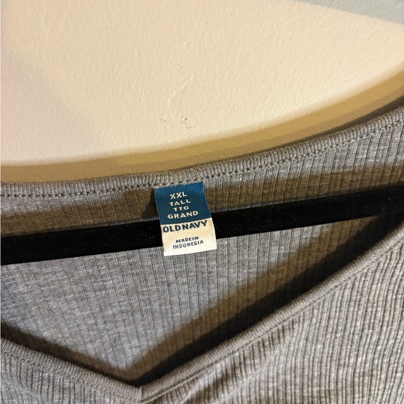 🛍️2/$20🛍️ NWOT Old Navy Ribbed V-Neck Long Sleeve Top - Picture 4 of 4